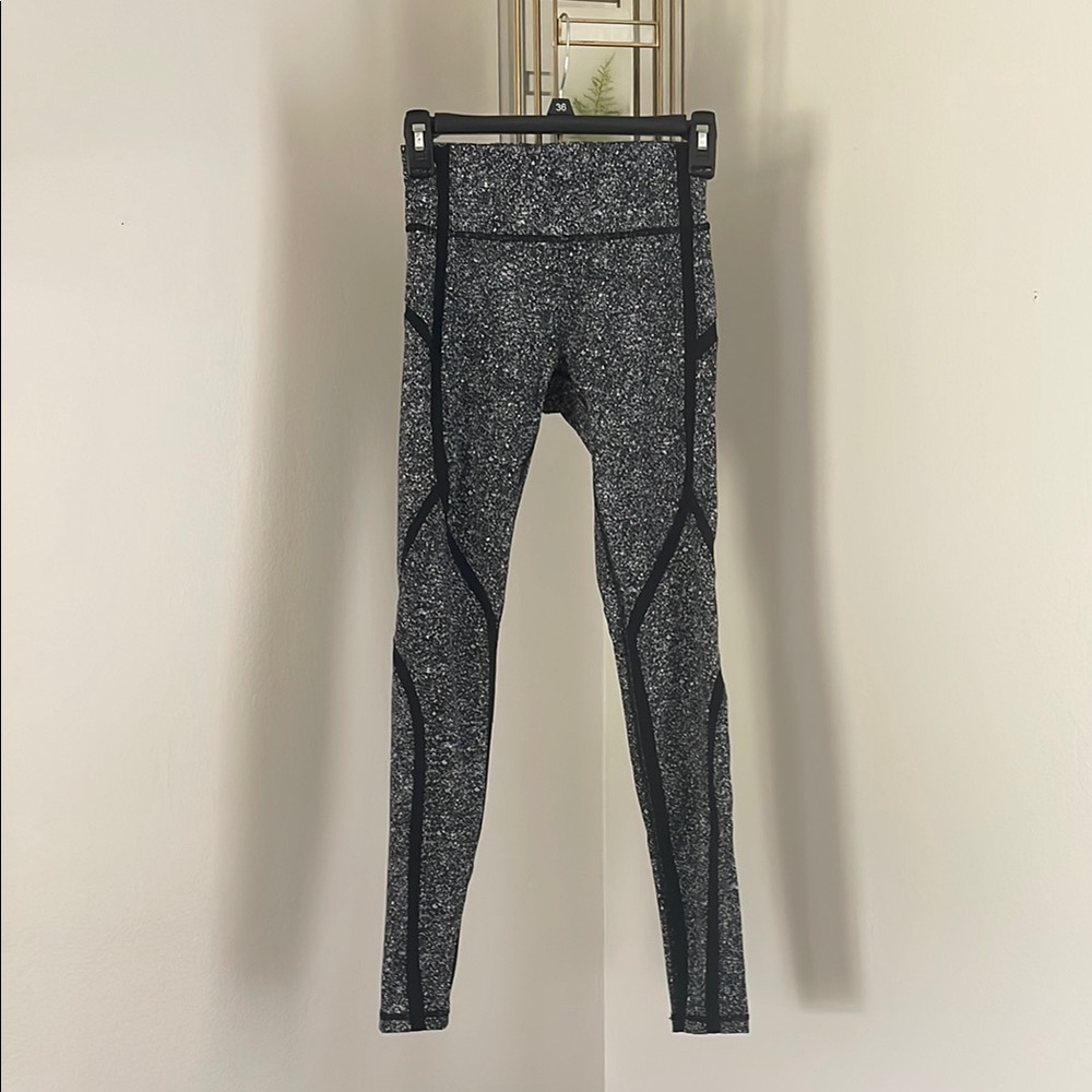 LULULEMON SLEEK AND STRONG TIGHT 28”